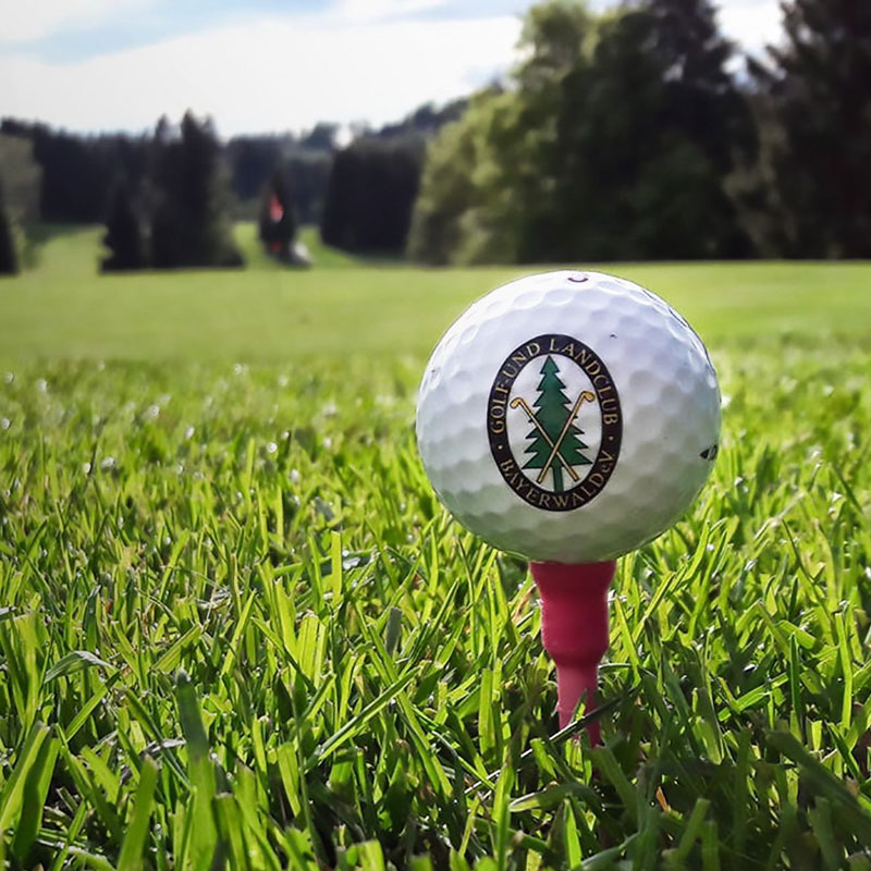 Du kannst auch Golf spielen oder andere Aktivitäten erleben im Camping Resort Bayerwald - Camping in Bayern
